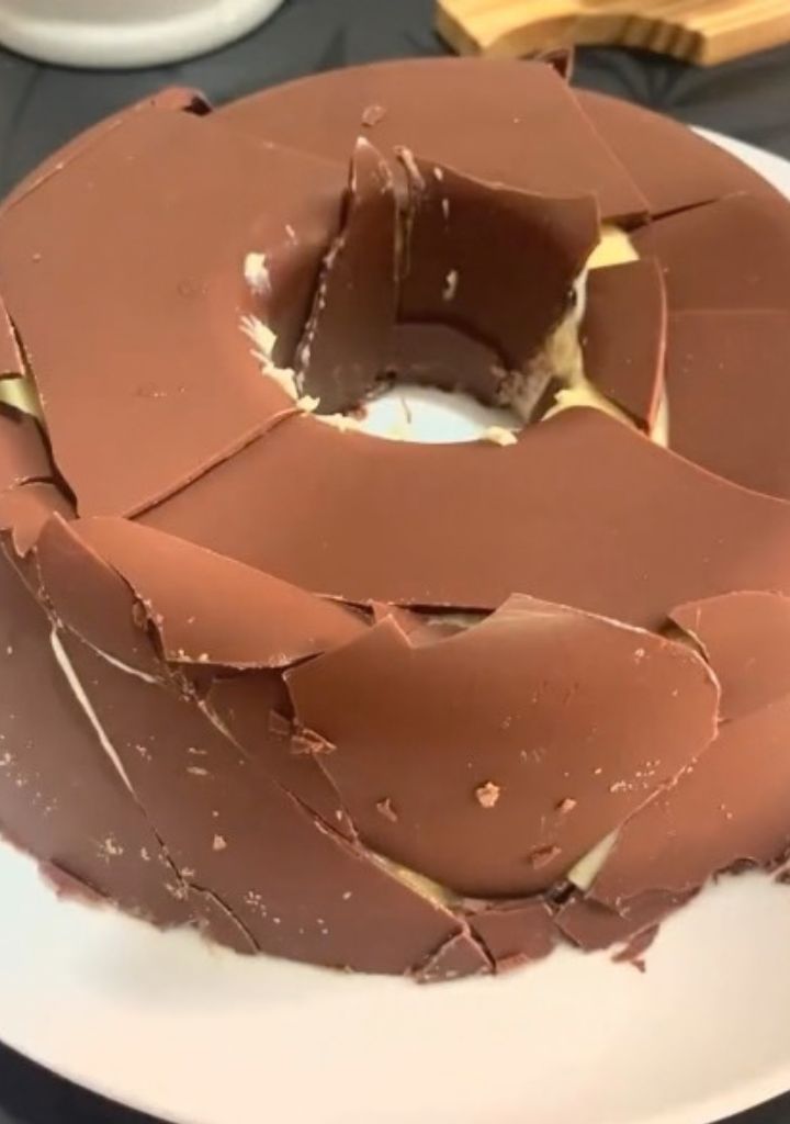 🍫 Pudim de Chocolate com Creme de Baunilha e Morangos